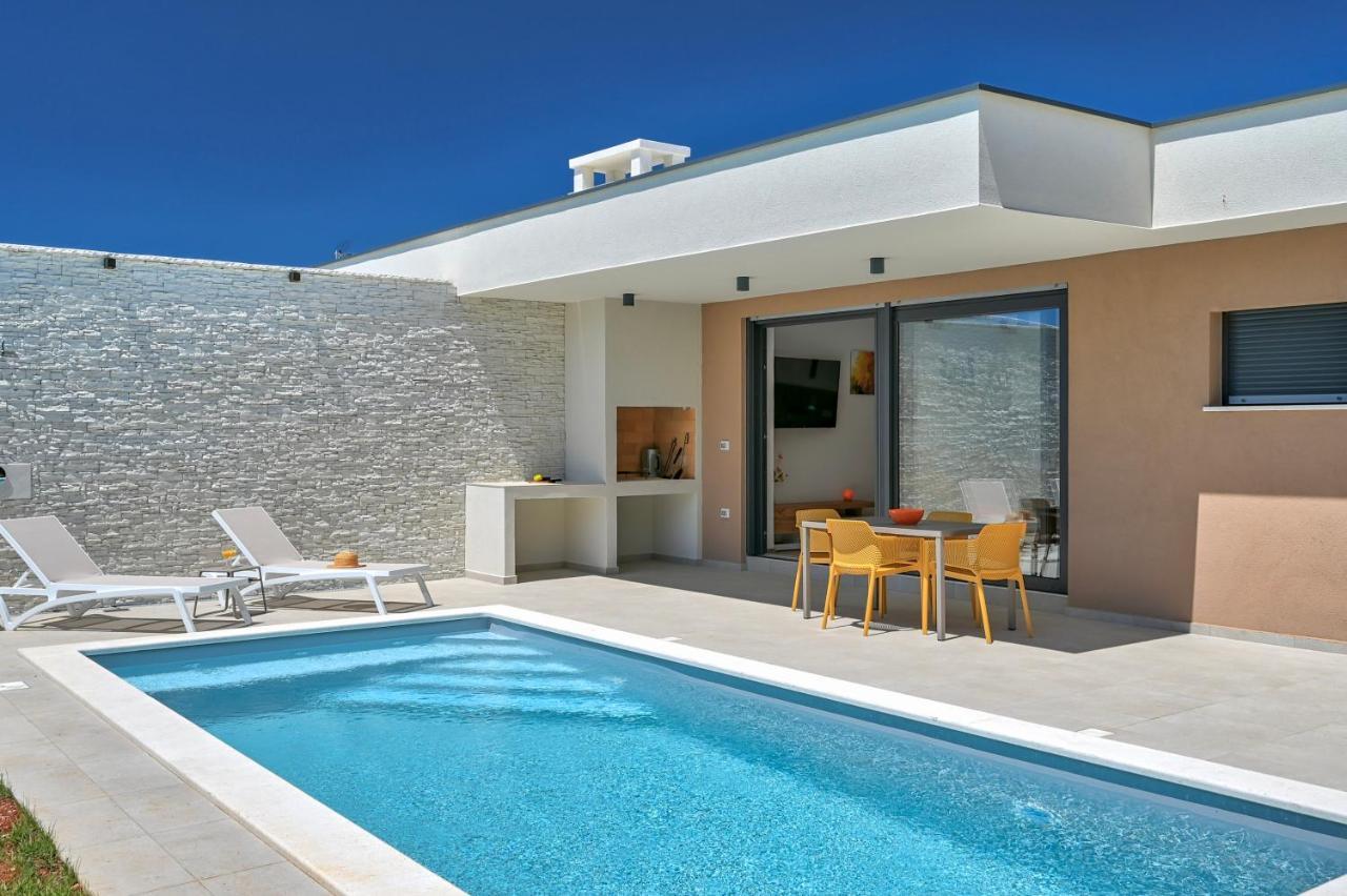 Ližnjan Villa Solis-Modern Villa For A Romantic Retreat, Heated Pool מראה חיצוני תמונה