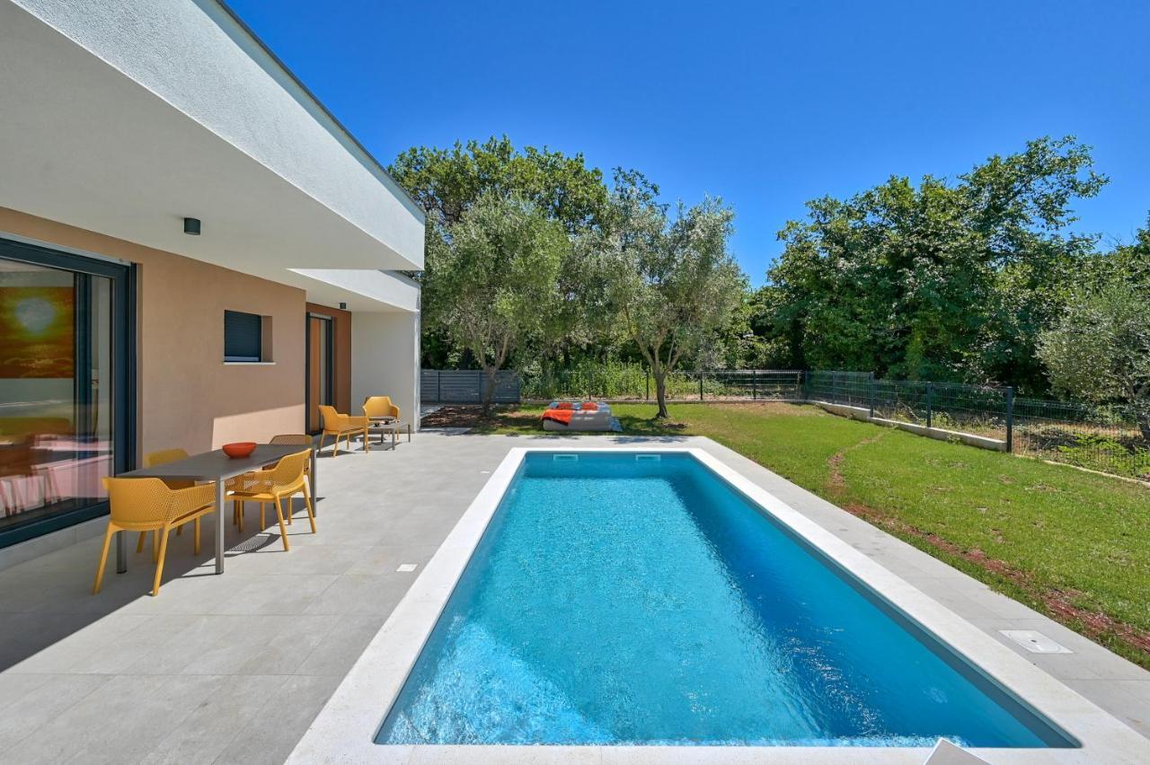 Ližnjan Villa Solis-Modern Villa For A Romantic Retreat, Heated Pool מראה חיצוני תמונה